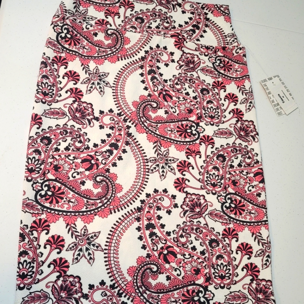 Lularoe Cassie NWT Medium Pink Paisley Pattern
